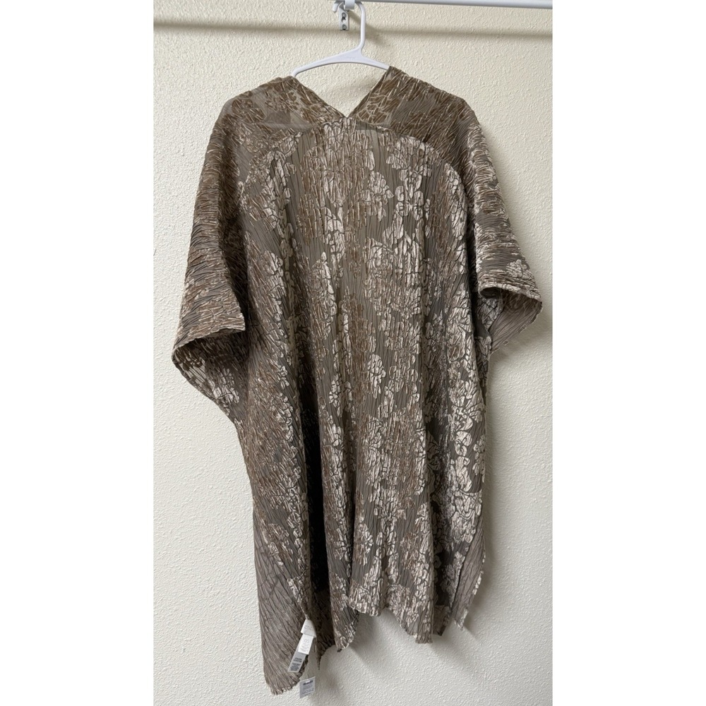 Chicos Burnout Velvet Covering Ruana Kimono One Size Floral Illusion Taupe NEW - Picture 2 of 8